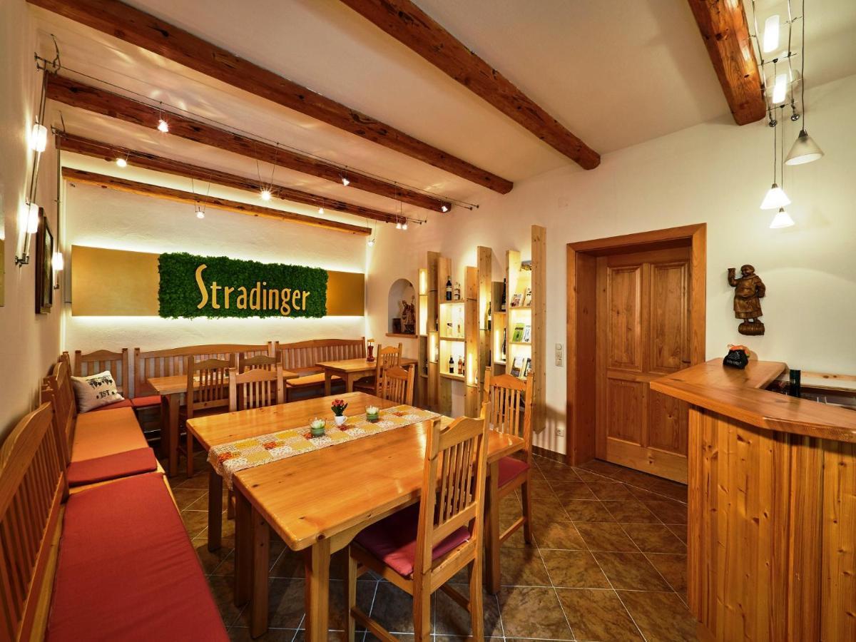 Asbacher Klosterkeller Stratzing Bagian luar foto
